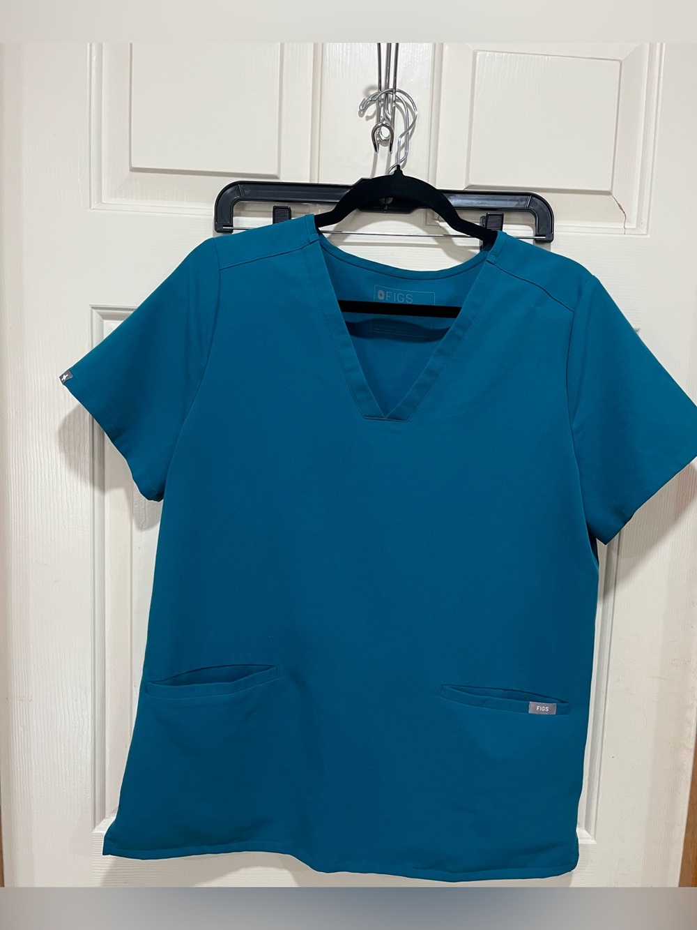 FIGS Women's Teal V-Neck Short Sleeve Scrub Top & Zamora Joggers in size MEDIUM